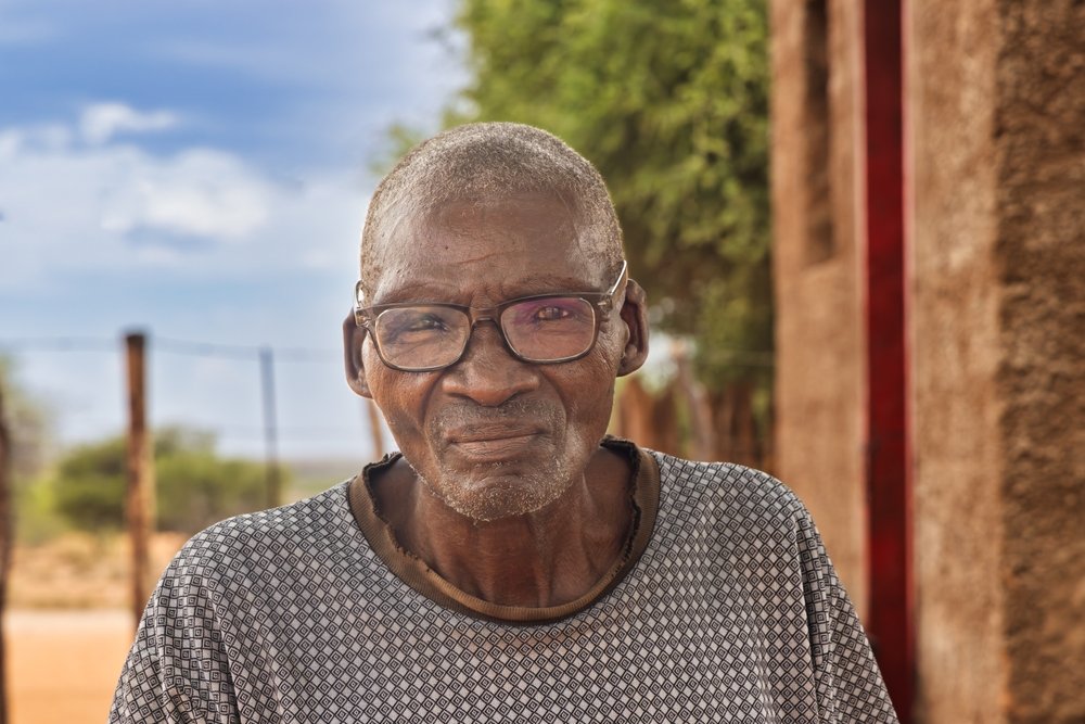 Opening Eyes to Opportunity: Dako Foundation Donates Reading Glasses to Local Communities